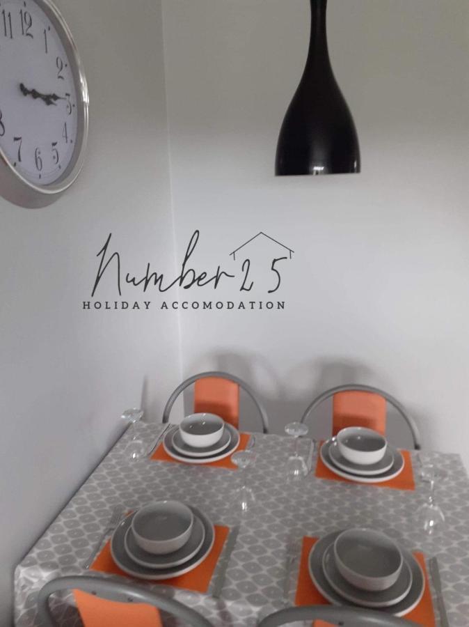 Number 25 Self Catering Apartments Ederney Ardess Eksteriør bilde